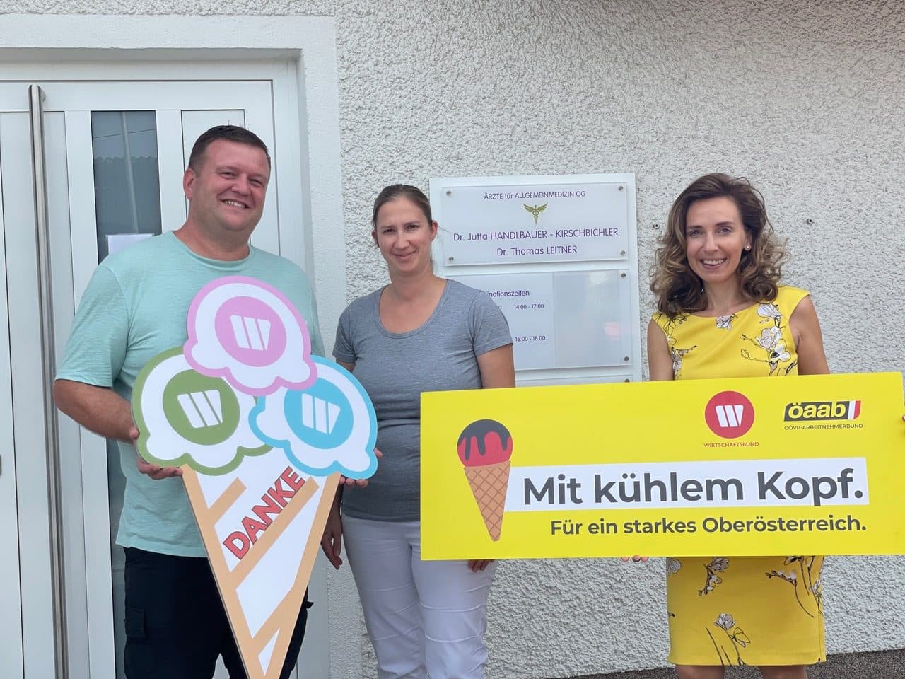 Eis-Aktion 2024 mit dem Schild „Mit kühlem Kopf“